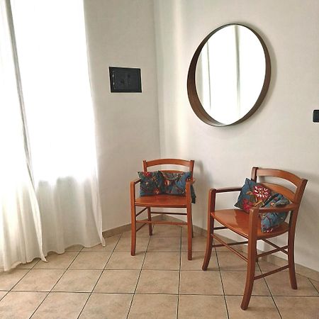 La Terrazza Apartment,A 50 Mt Dal Mare Варацце Экстерьер фото