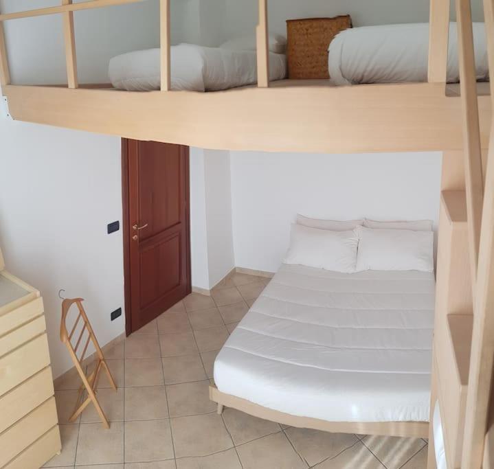 La Terrazza Apartment,A 50 Mt Dal Mare Варацце Экстерьер фото