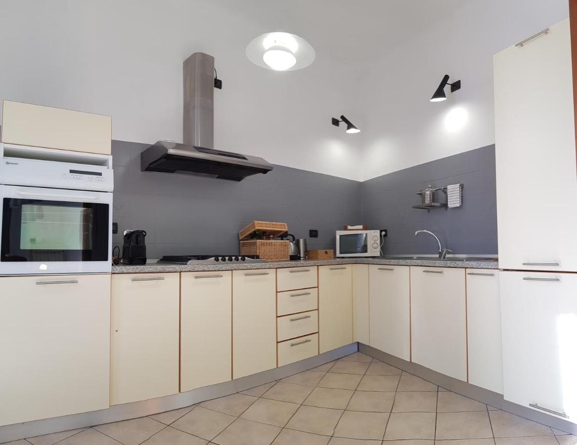 La Terrazza Apartment,A 50 Mt Dal Mare Варацце Экстерьер фото